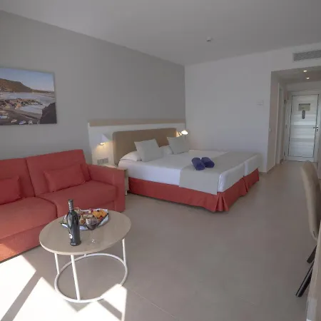 Lanzarote Village 4*