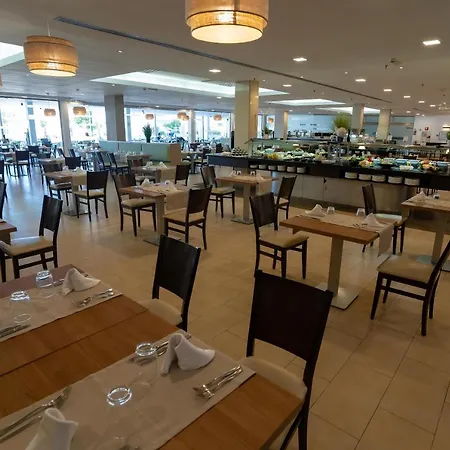 لانثاروتيه فيليدج فندق 4*