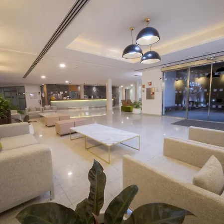 لانثاروتيه فيليدج فندق