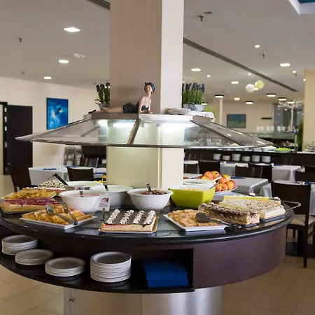 لانثاروتيه فيليدج 4*