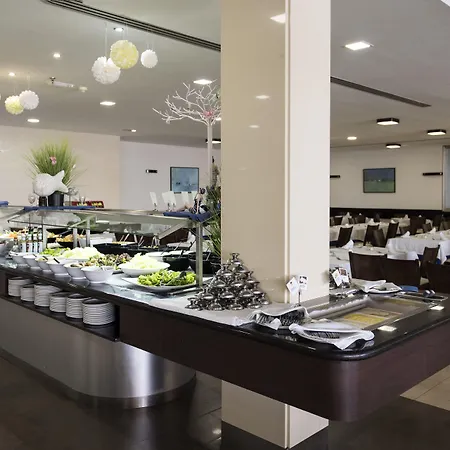 لانثاروتيه فيليدج فندق