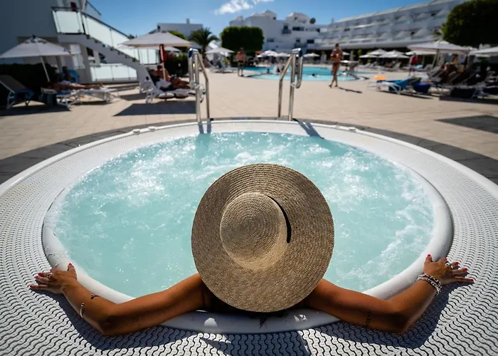 لانثاروتيه فيليدج 4*